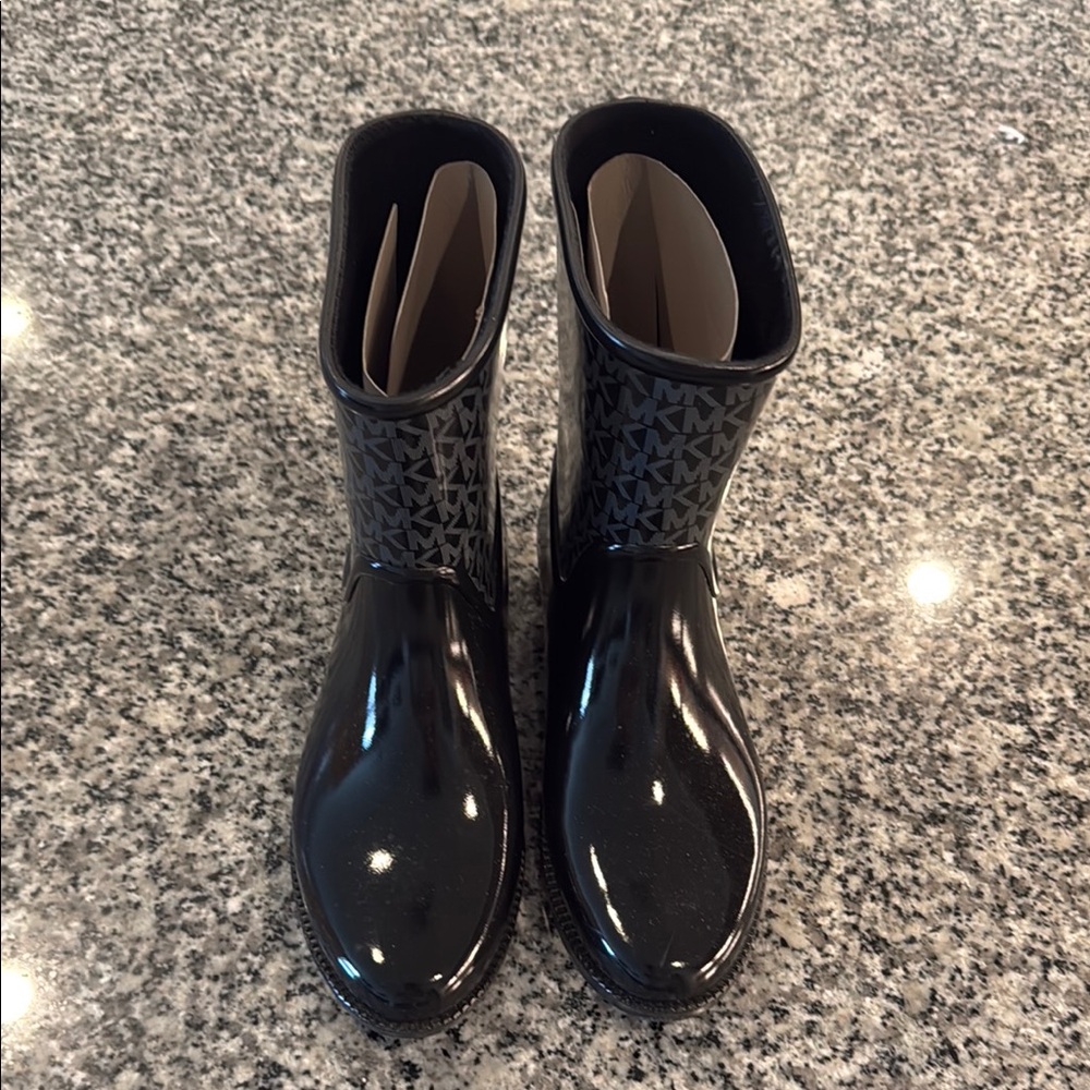 Michael Kors Sutter Rain Bootie size 9